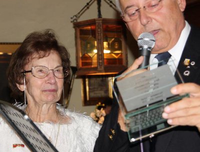 Marianne Schwarzmüller mit ihren neuen 'Notebook'