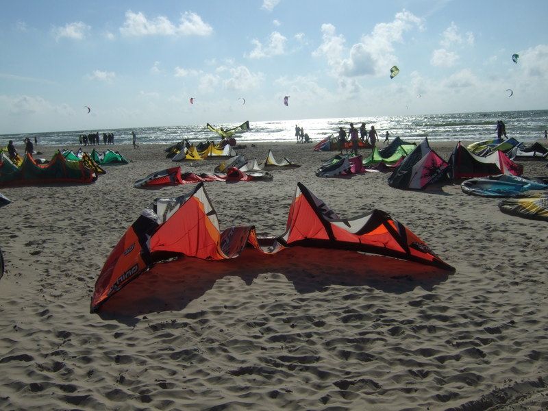 Der Drachen ist der Antrieb der Kite-Surfer