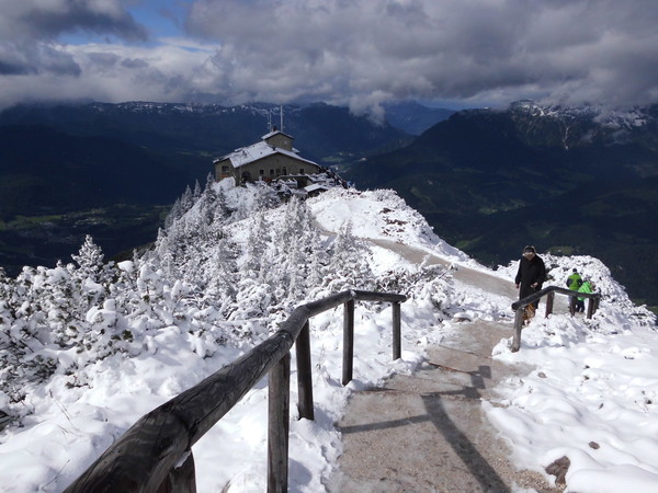 Blick auf das Kehlsteinhaus vom Gipfel des Kehlsteins