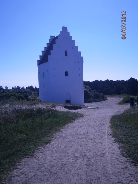 Die Sandkirche wurde von einer Wanderdüne fast überrollt