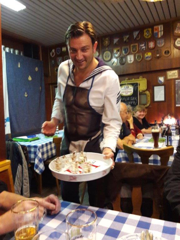 Thomas serviert uns Schlappschwänze