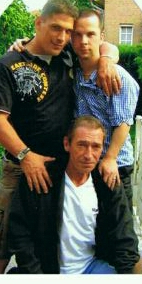 Oben die Söhne Ricky und Georg