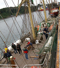 Enormer Tidenhub: Die Gangway wird zur Leiter Enormer Tidenhub: Die Gangway wird zur Leiter