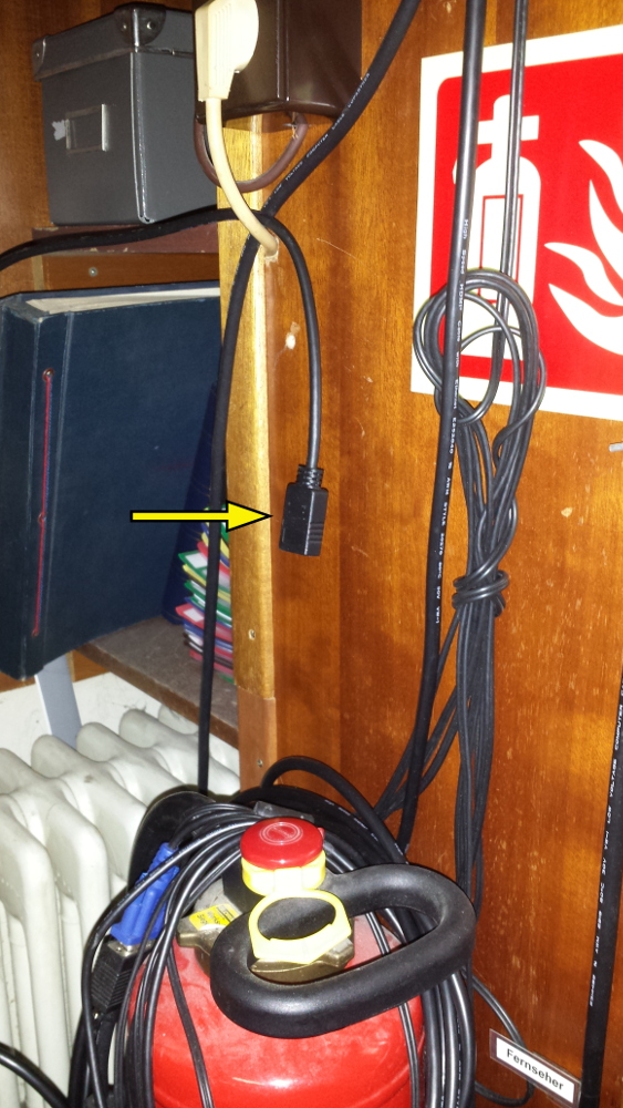 Das HDMI-Verl&auml;ngerungskabel kommt vom Beamer