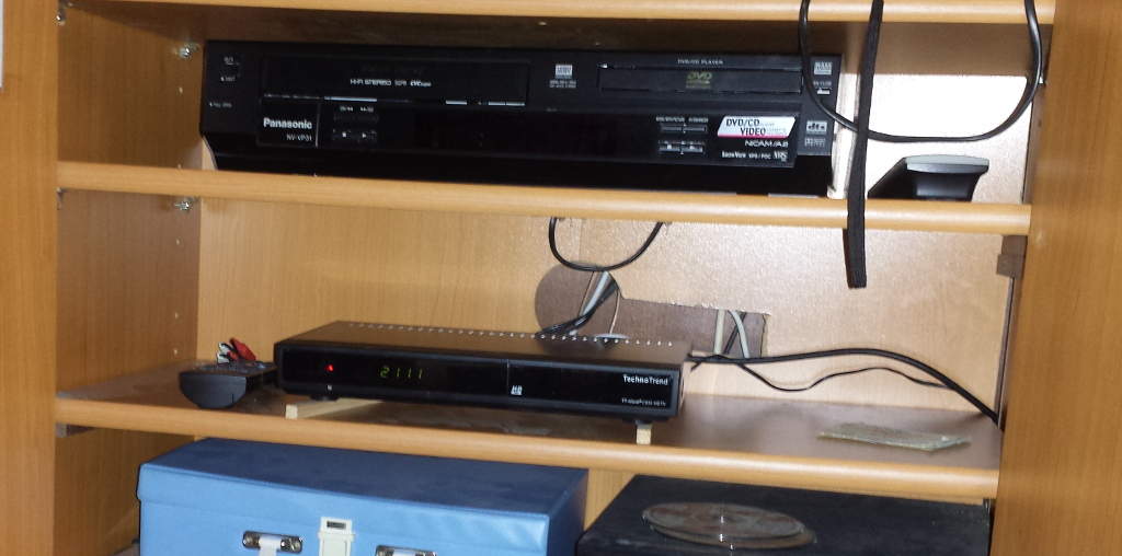 Der Receiver steht im Schrank